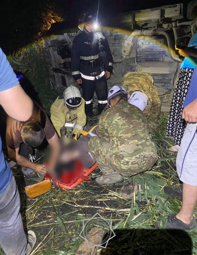 В Алатау женщину зажало под автомобилем