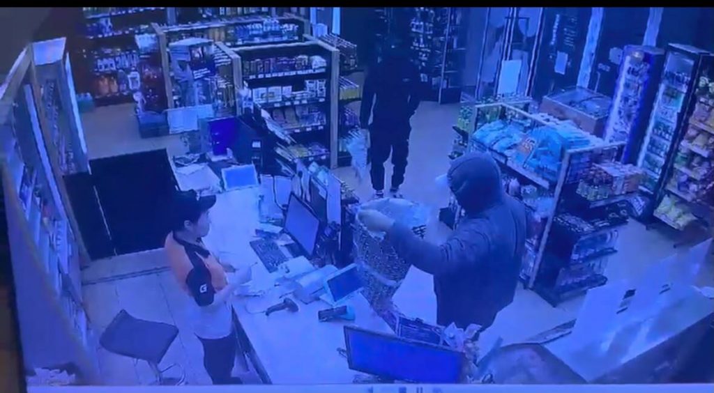 Подозреваемых в разбойном нападении на АЗС задержали в Алматинской области