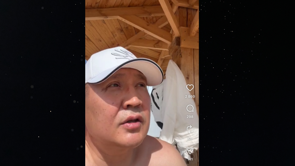 Аким Павлодарской области искупался в Иртыше после жалоб на грязную воду