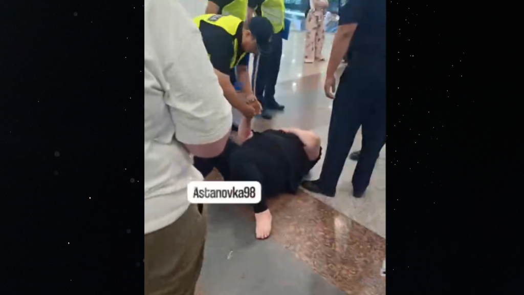 Пьяная женщина в аэропорту Астаны оказала сопротивление полицейским