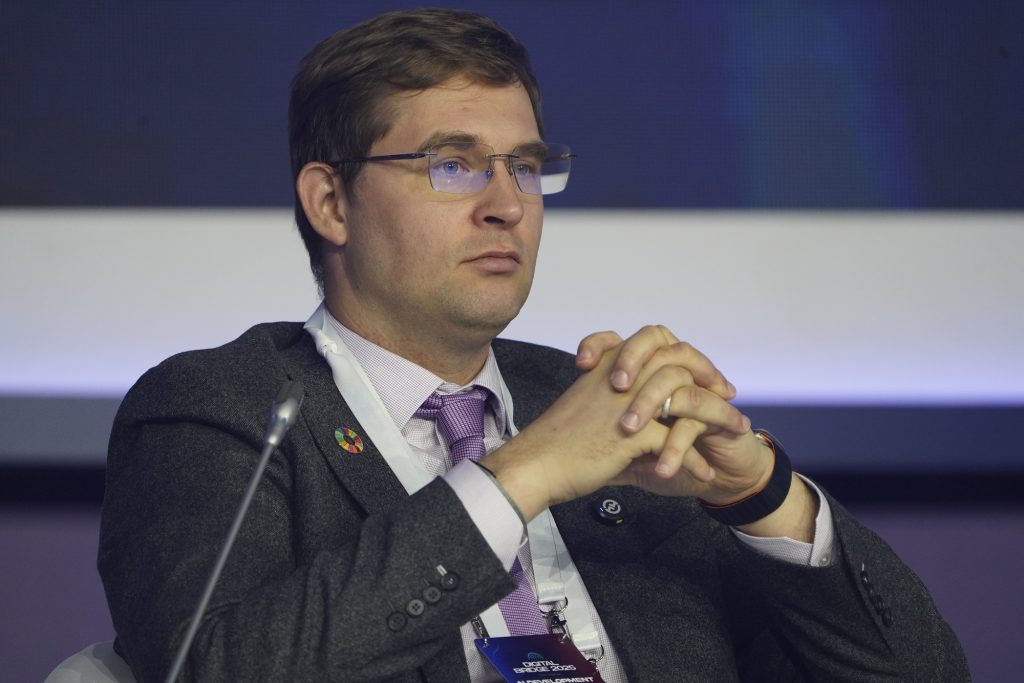 Тимур Турлов расширяет влияние Freedom Holding Corp.: совет AWE Consulting и трансформация образования