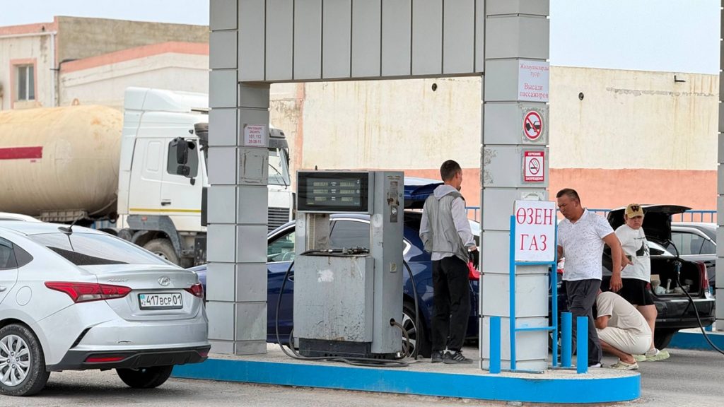 На очереди за автогазом жалуются водители в Актау