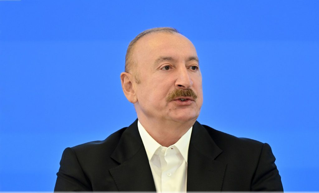 Алиев поблагодарил Токаева за вклад в восстановление Карабаха