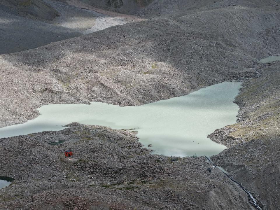 Больше миллиона кубометров воды сбросили с морённых озёр