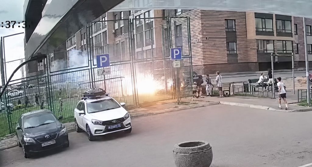 В Астане 5-летний ребёнок пострадал из-за кабеля во дворе